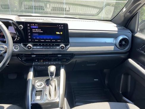 Used 2023 Chevrolet Colorado LT w/ LT Convenience Package II AWD/4WD image 13