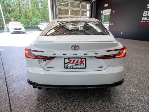 Used 2025 Toyota Camry SE FWD image 3