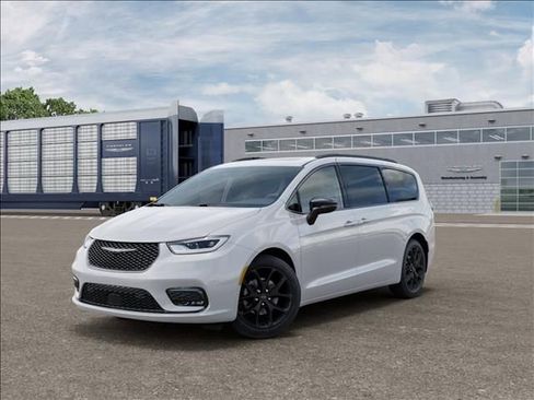 New 2025 Chrysler Pacifica Limited FWD image 1