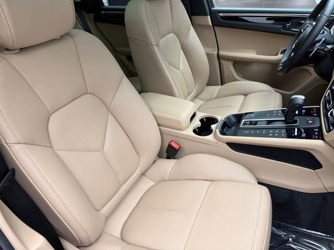 Used 2025 Porsche Macan image 34