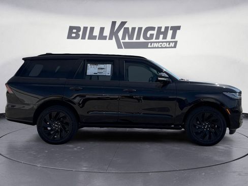 New 2026 Lincoln Navigator Reserve w/ Jet Appearance Package AWD/4WD image 6