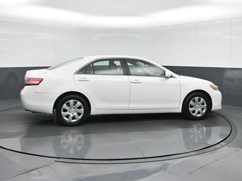 Used 2011 Toyota Camry LE FWD image 8