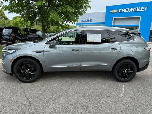 Used 2023 Buick Enclave Essence w/ Experience Buick Package FWD image 2