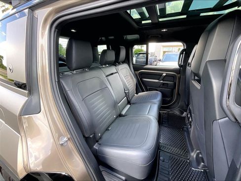 Used 2025 Land Rover Defender 110 AWD/4WD image 30