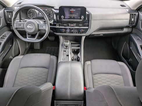 Used 2024 Nissan Pathfinder SV FWD image 14