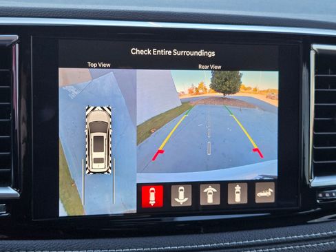 New 2026 Chrysler Pacifica Limited w/ Uconnect Theater Family Group image 27