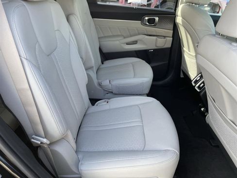 Used 2023 Kia Sorento SX Prestige w/ Panoramic Sunroof Package image 18