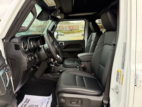 New 2026 Jeep Wrangler Unlimited Sahara AWD/4WD image 13
