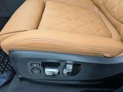 New 2026 BMW X6 xDrive40i w/ Climate Comfort Package image 14