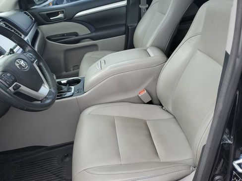 Used 2018 Toyota Highlander XLE w/ Protection Package #3 AWD/4WD image 17
