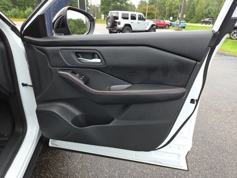 Used 2025 Nissan Rogue SV AWD/4WD image 46