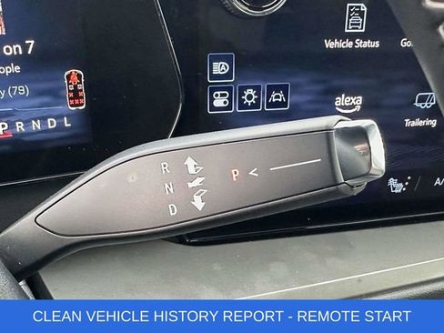 Used 2025 Chevrolet Traverse LT image 7