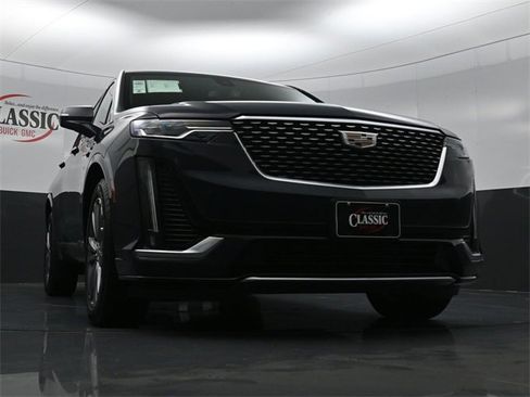 Used 2025 Cadillac XT6 Premium Luxury image 28