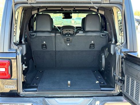 Used 2025 Jeep Wrangler Unlimited Rubicon w/ Convenience Group image 10