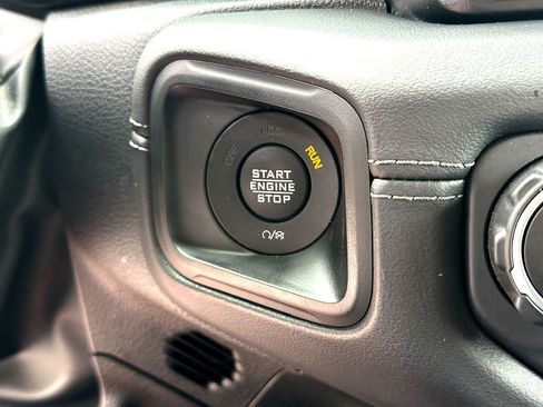 Used 2025 Jeep Wrangler Unlimited Rubicon AWD/4WD image 16