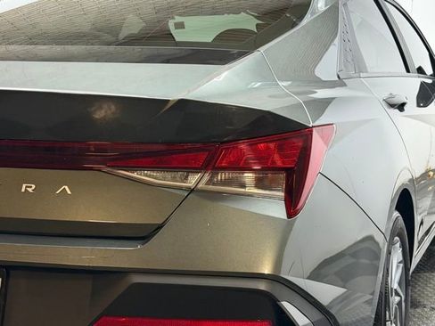 Used 2024 Hyundai Elantra SEL image 11