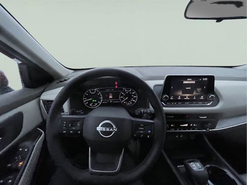 Used 2025 Nissan Rogue SV image 26