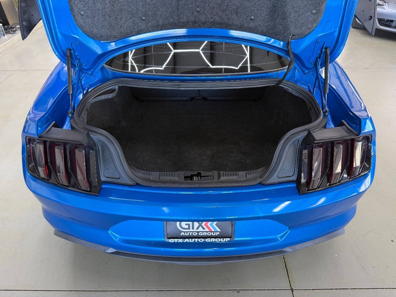 Used 2019 Ford Mustang Coupe RWD image 8