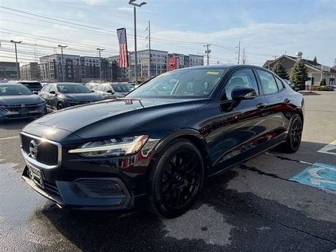 Used 2020 Volvo S60 T6 Momentum w/ Protection Package image 6