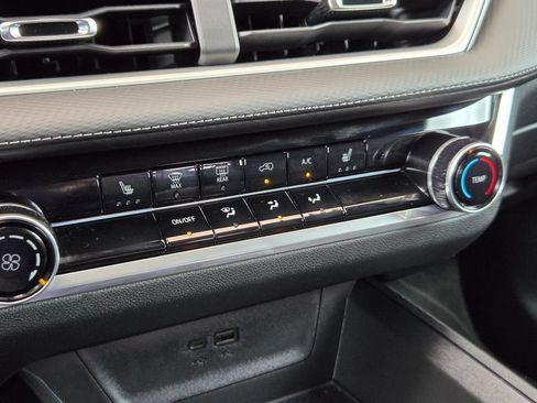 Used 2025 Chevrolet Equinox LT w/ Safety and Technology Package FWD image 17