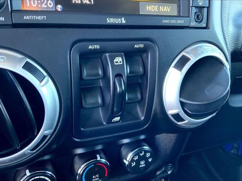 Used 2015 Jeep Wrangler Unlimited Sahara w/ Connectivity Group image 28