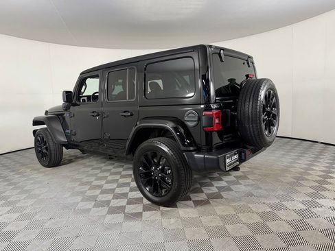 Used 2025 Jeep Wrangler Unlimited Sahara w/ Safety Group AWD/4WD image 7