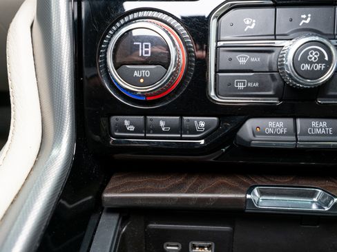 Used 2021 GMC Yukon Denali w/ Denali Premium Package image 25