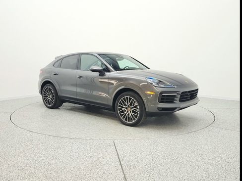 Used 2023 Porsche Cayenne Coupe image 3