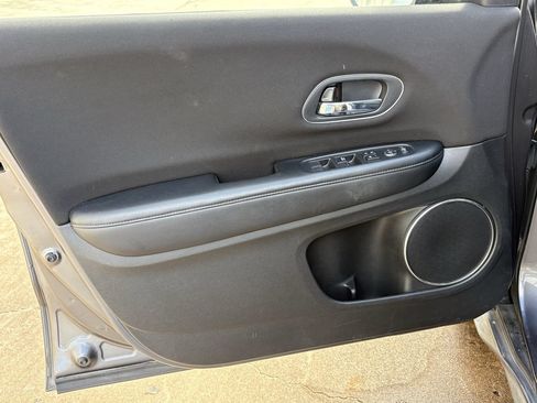 Used 2016 Honda HR-V EX image 10