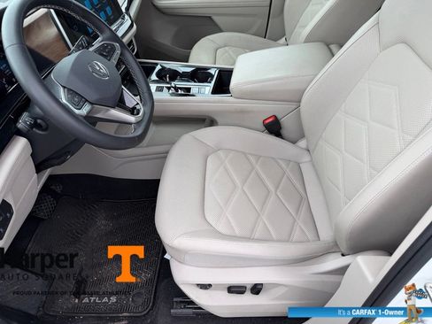 Used 2024 Volkswagen Atlas SE w/ Panoramic Sunroof Package AWD/4WD image 13