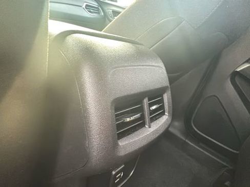 Used 2024 Chevrolet Equinox LT image 23