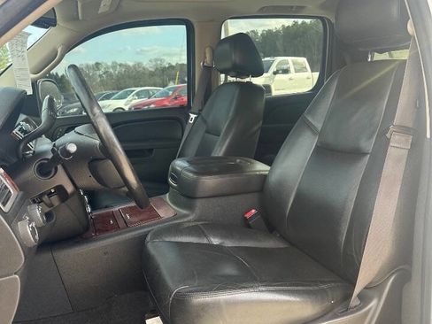 Used 2013 Chevrolet Avalanche LTZ image 20