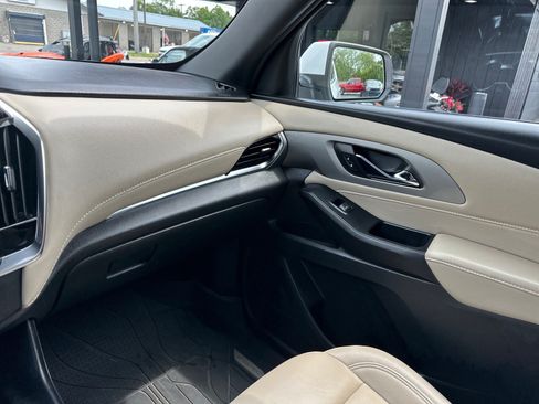 Used 2023 Chevrolet Traverse LT w/ Rear Camera Mirror Package AWD/4WD image 31