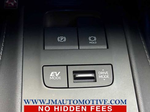 Used 2024 Toyota Venza Nightshade image 34