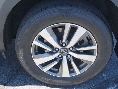 Certified 2024 Nissan Pathfinder SL image 11