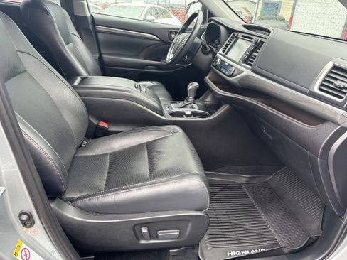 Used 2019 Toyota Highlander Limited AWD/4WD image 32