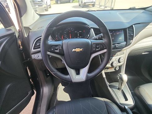 Used 2022 Chevrolet Trax LT w/ LT Convenience Package AWD/4WD image 18