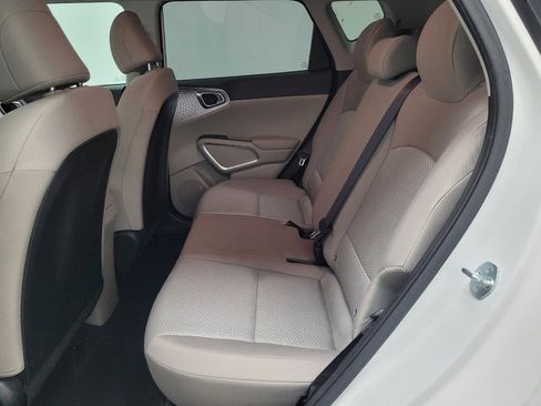 Used 2023 Kia Soul LX image 18