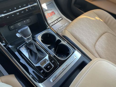 Used 2022 Kia Carnival EX FWD image 19