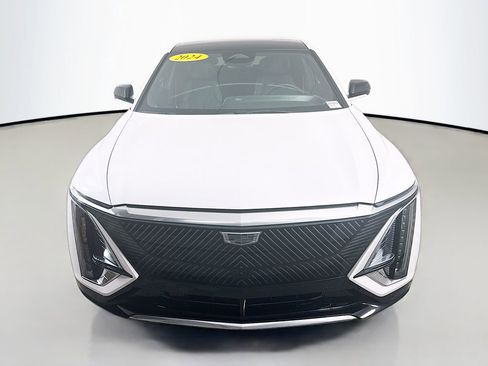 Used 2024 Cadillac Lyriq Luxury image 2