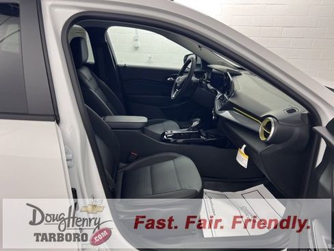 New 2025 Chevrolet Trax LT w/ Sunroof Package image 42