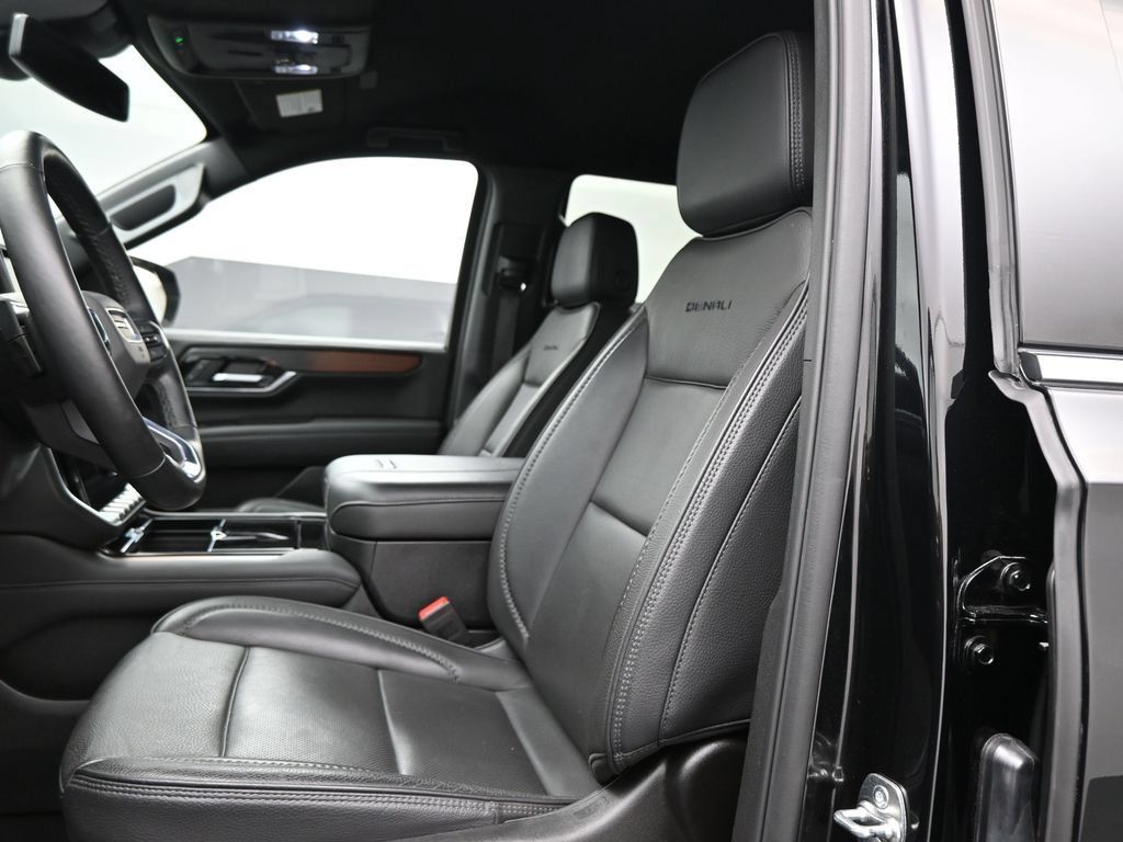 Used 2025 GMC Yukon Denali AWD/4WD image 14