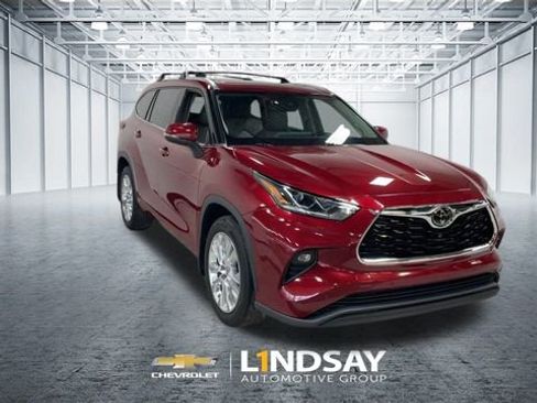 Used 2021 Toyota Highlander Limited image 4