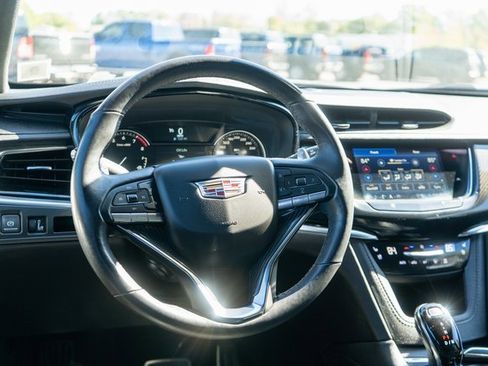 Used 2024 Cadillac XT6 Sport image 17