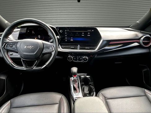 Used 2024 Chevrolet Trax RS w/ Sunroof Package FWD image 7