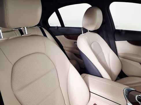 Used 2018 Mercedes-Benz C 300 4MATIC Sedan image 10