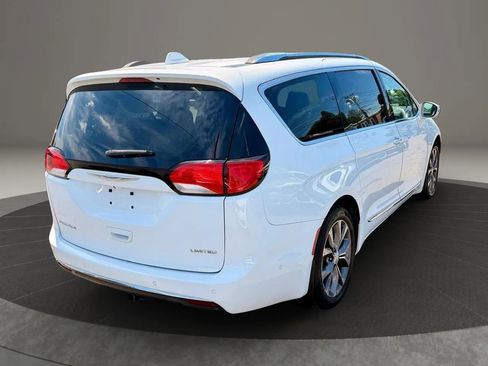 Used 2017 Chrysler Pacifica Limited w/ Advanced Safetytec Group FWD image 4