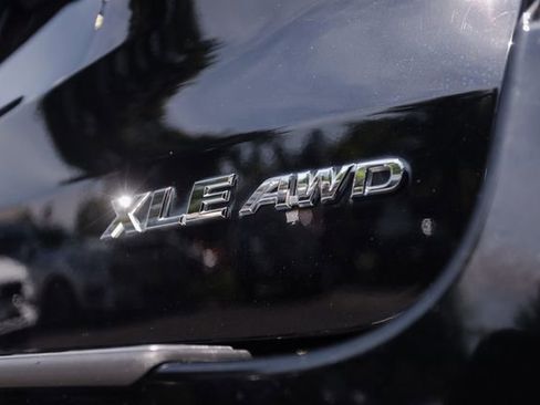 Used 2019 Toyota Highlander XLE AWD/4WD image 20