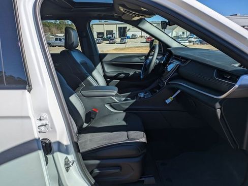 New 2025 Jeep Grand Cherokee Altitude image 38