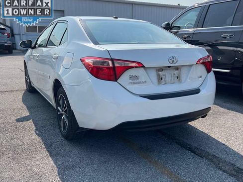 Used 2017 Toyota Corolla LE w/ LE Premium Package w/Moonroof FWD image 4